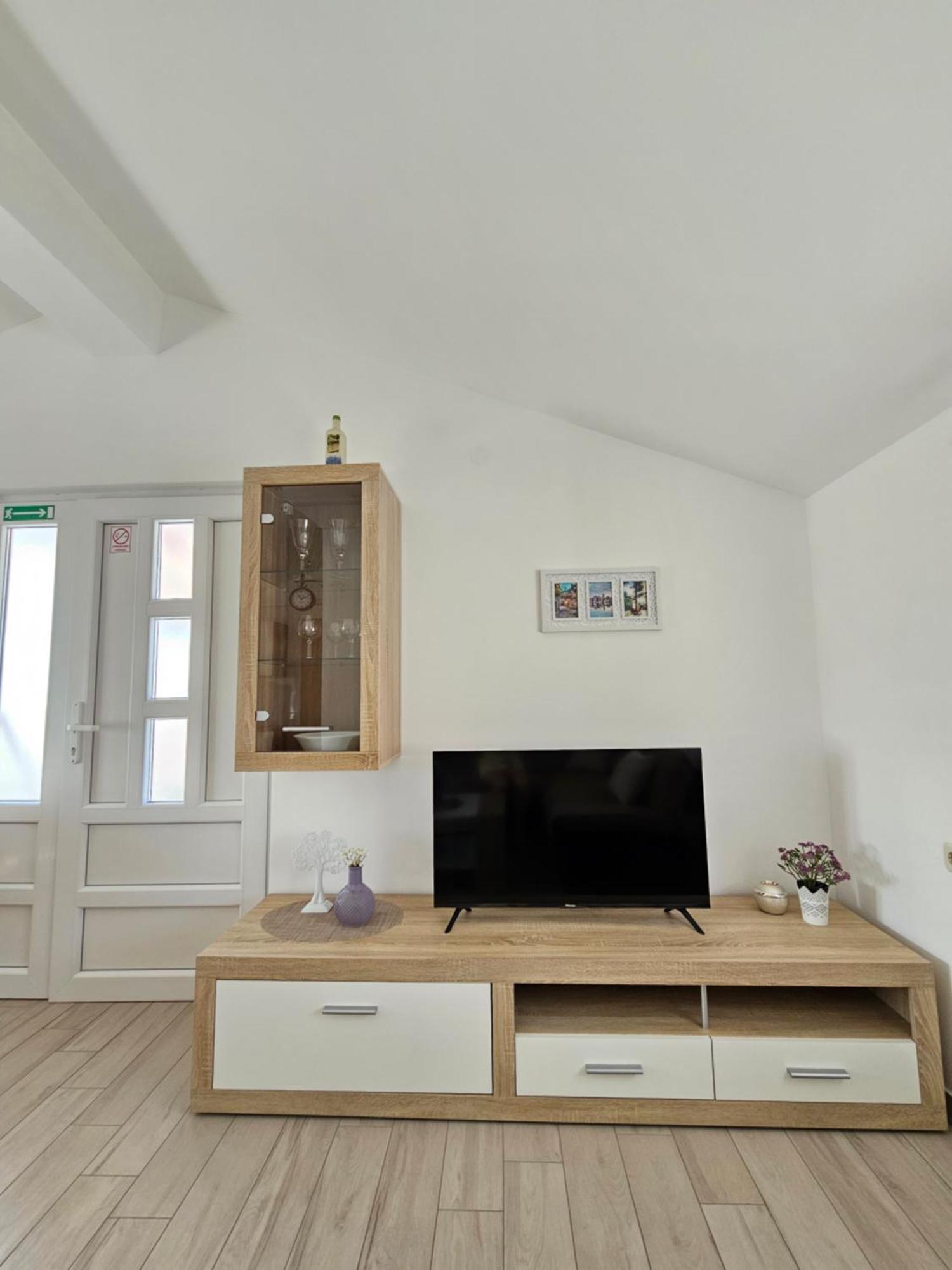 Apartment Vip ピロヴァッツ エクステリア 写真